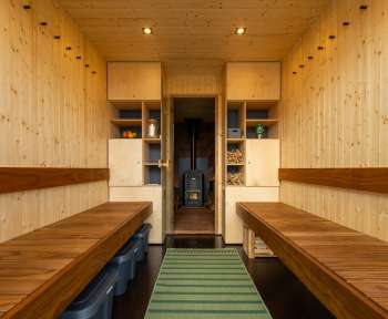 a long row of wooden benches sitting next to each other